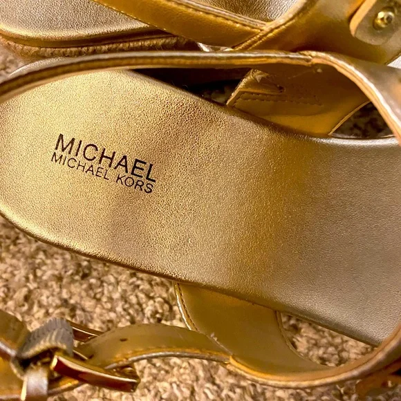 Michael Kors gold wedges size 8 like new - Picture 2 of 5
